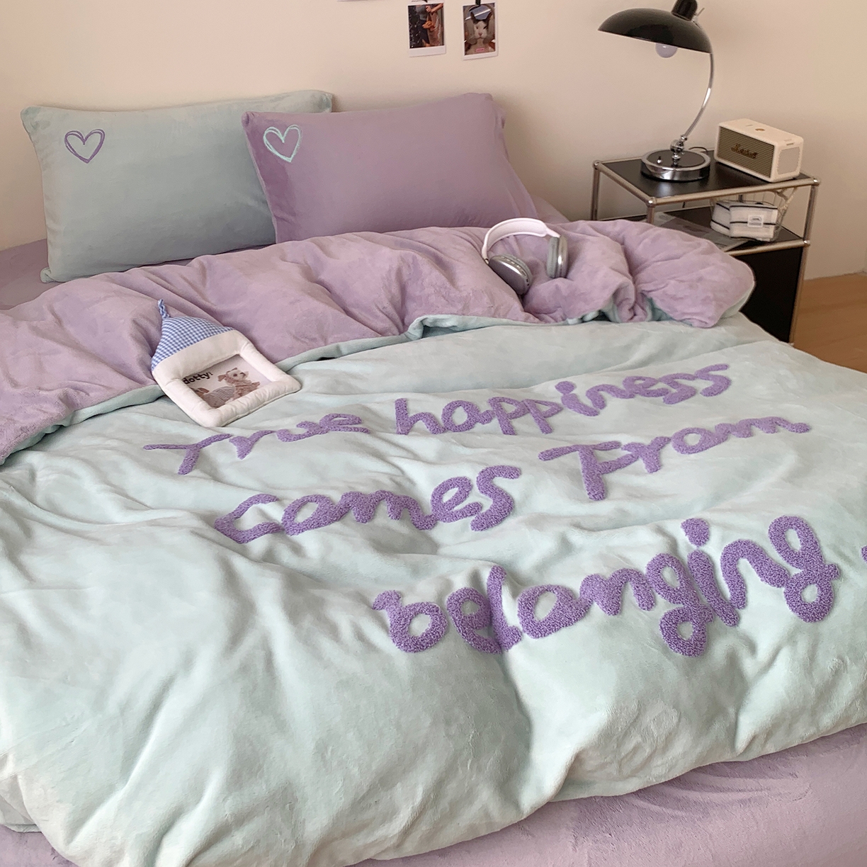 91家纺网 家纺一手货源 找家纺 桃喜 2025新款韩系纯色200g牛奶绒柔软毛巾绣刺绣四件套 格调紫