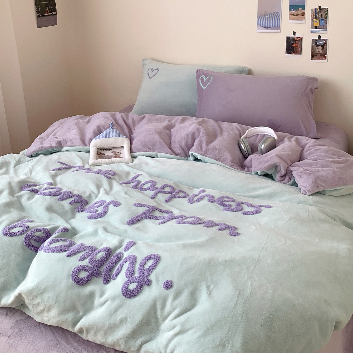 91家纺网 家纺一手货源 找家纺 桃喜 2025新款韩系纯色200g牛奶绒柔软毛巾绣刺绣四件套 格调紫