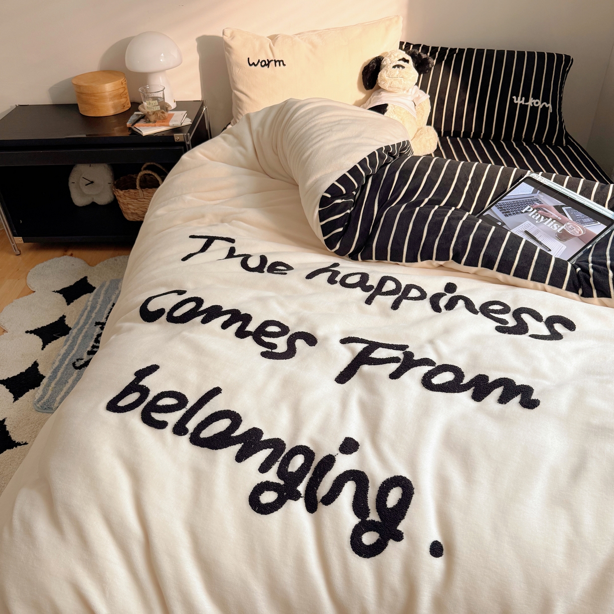 91家纺网 家纺一手货源 找家纺 桃喜 2025新款韩系纯色200g牛奶绒柔软毛巾绣刺绣四件套 白色