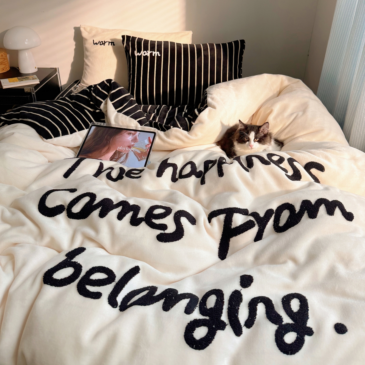 91家纺网 家纺一手货源 找家纺 桃喜 2025新款韩系纯色200g牛奶绒柔软毛巾绣刺绣四件套 白色