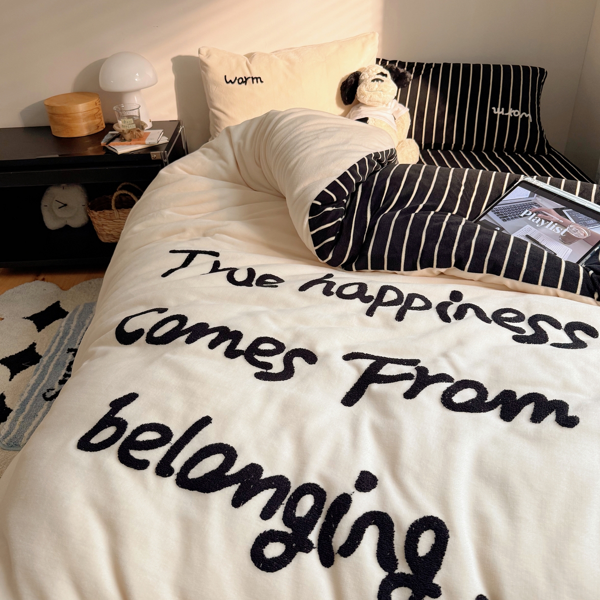 91家纺网 家纺一手货源 找家纺 桃喜 2025新款韩系纯色200g牛奶绒柔软毛巾绣刺绣四件套 白色