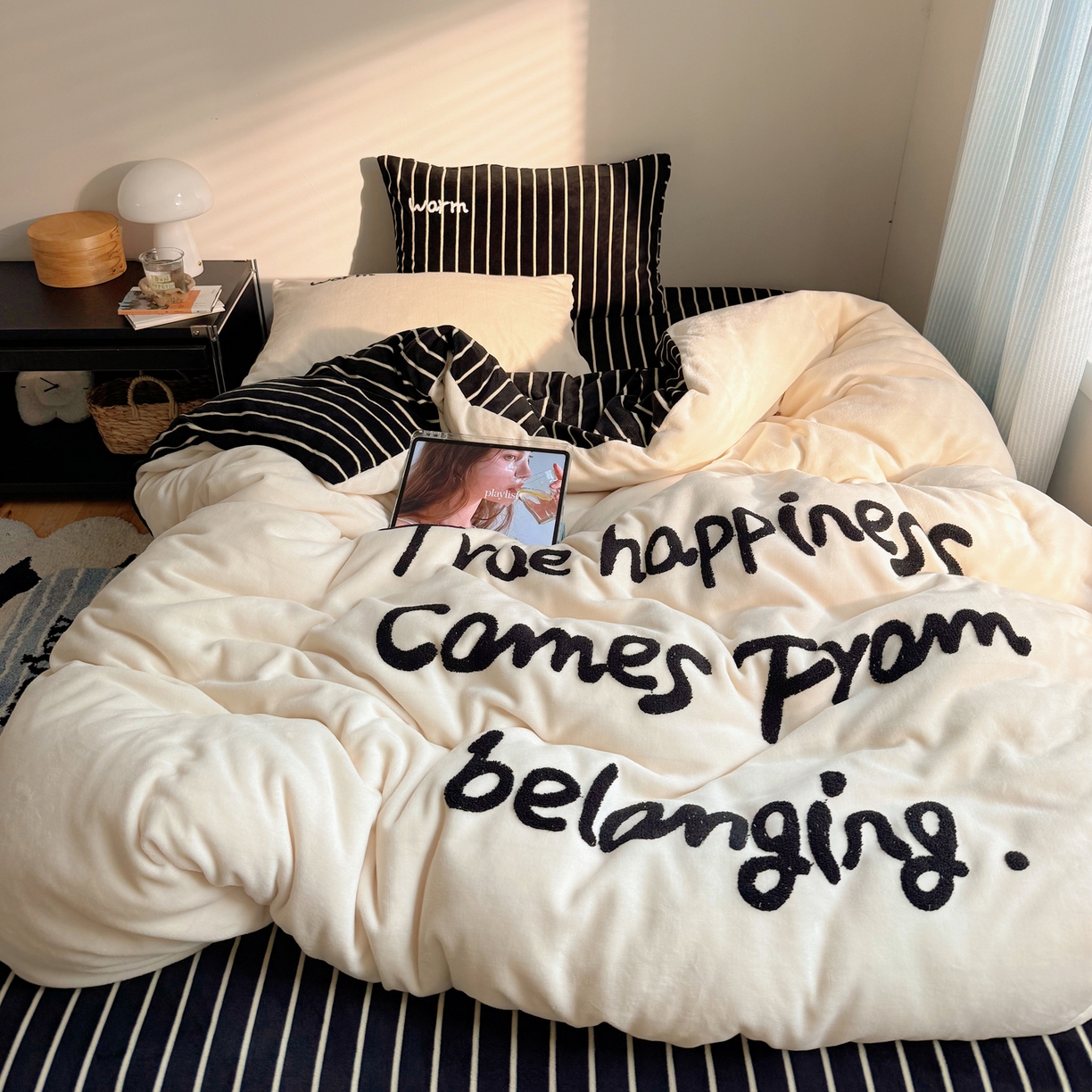 91家纺网 家纺一手货源 找家纺 桃喜 2025新款韩系纯色200g牛奶绒柔软毛巾绣刺绣四件套 白色