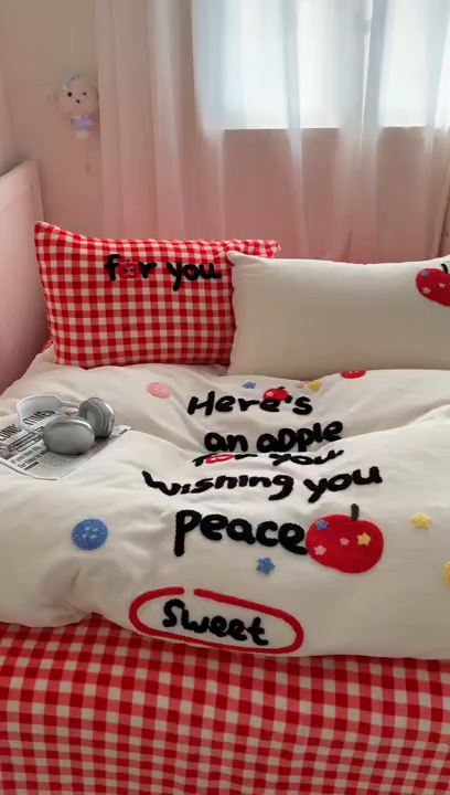 91家纺网 家纺一手货源 找家纺 桃喜 2025新款韩系纯色200g牛奶绒柔软毛巾绣刺绣四件套 红格苹果