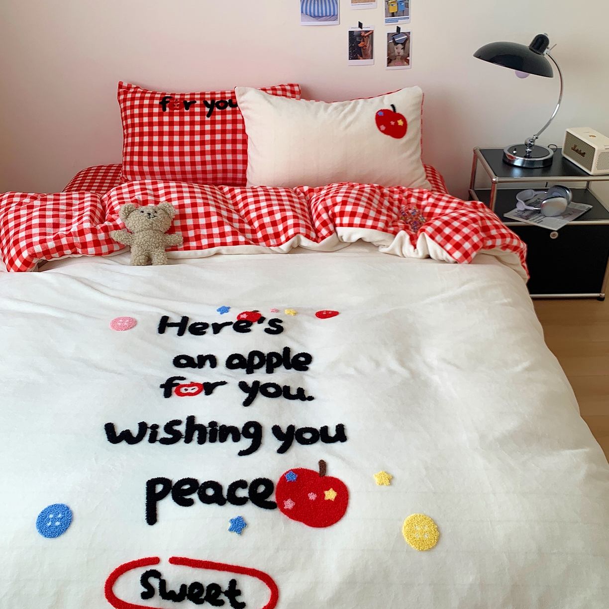 91家纺网 家纺一手货源 找家纺 桃喜 2025新款韩系纯色200g牛奶绒柔软毛巾绣刺绣四件套 红格苹果