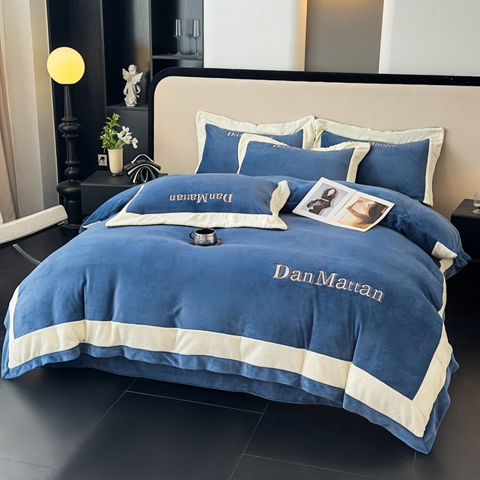 91家纺网 家纺一手货源 找家纺 苏木年华 2025新款230克高克重牛奶绒绣花四件套系列-曼德拉 曼德拉-深蓝