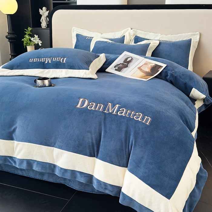 91家纺网 家纺一手货源 找家纺 苏木年华 2025新款230克高克重牛奶绒绣花四件套系列-曼德拉 曼德拉-深蓝