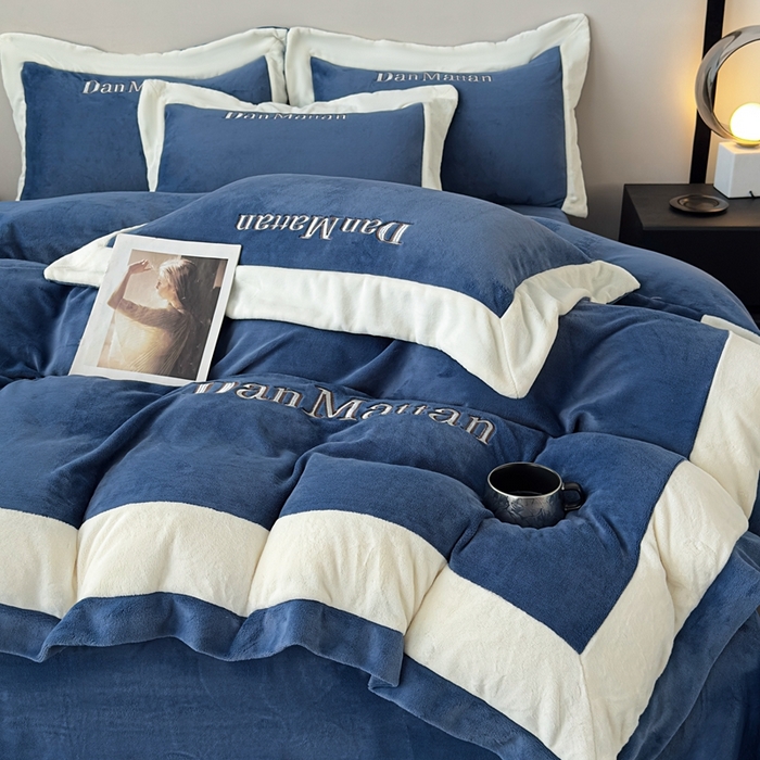 91家纺网 家纺一手货源 找家纺 苏木年华 2025新款230克高克重牛奶绒绣花四件套系列-曼德拉 曼德拉-深蓝