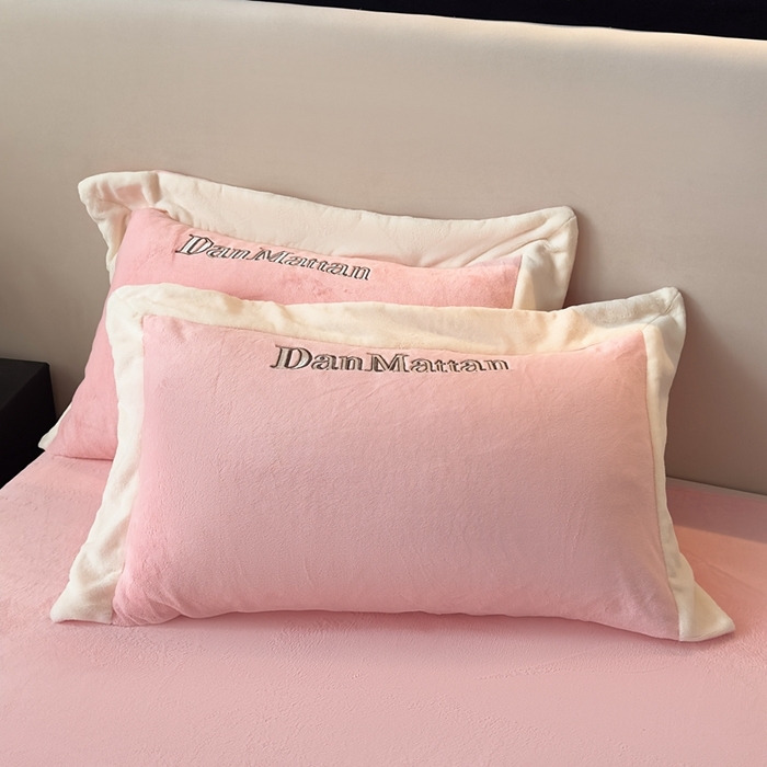 91家纺网 家纺一手货源 找家纺 苏木年华 2025新款230克高克重牛奶绒绣花四件套系列-曼德拉 曼德拉-粉色