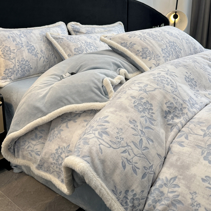 如一 2025新款立体雕花牛奶绒兔毛包边四件套 花枝-蓝