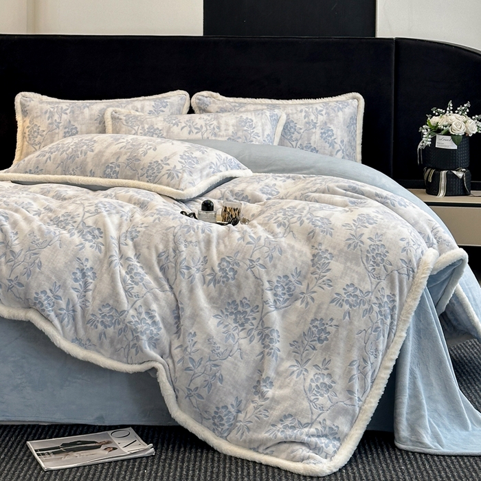 91家纺网 家纺一手货源 找家纺 如一 2025新款立体雕花牛奶绒兔毛包边四件套 花枝-蓝