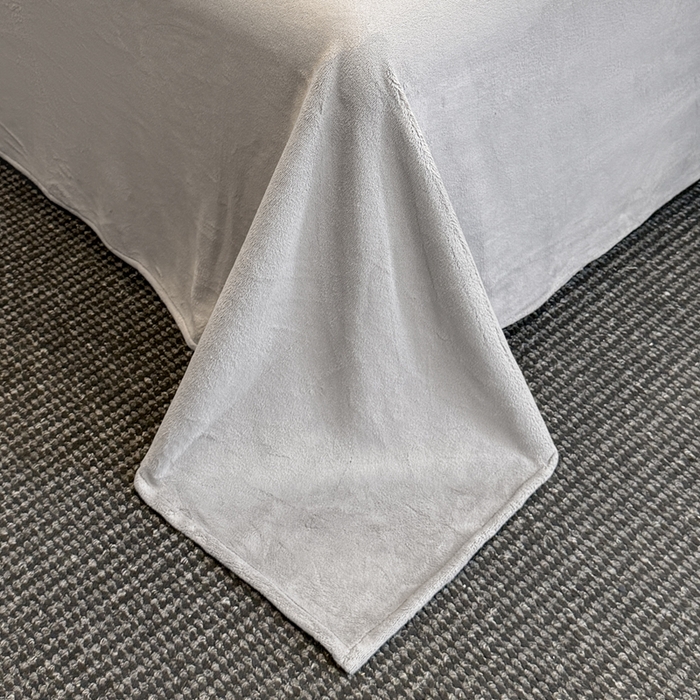 91家纺网 家纺一手货源 找家纺 如一 2025新款立体雕花牛奶绒兔毛包边四件套 陌语-灰