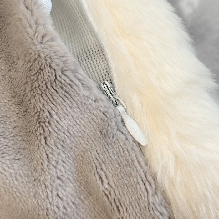 91家纺网 家纺一手货源 找家纺 如一 2025新款立体雕花牛奶绒兔毛包边四件套 陌语-灰