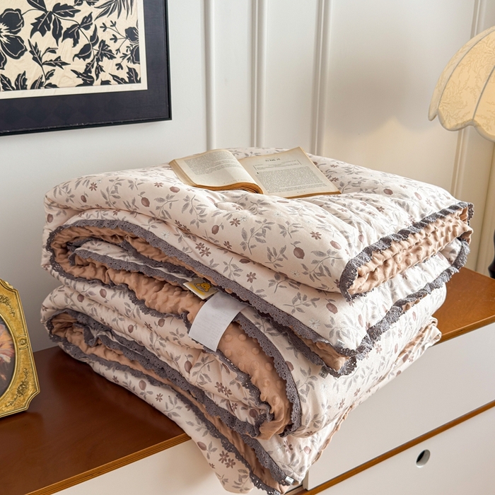 91家纺网 家纺一手货源 找家纺 花满路 2025新款亲肤柔软卡通系列豆豆被子被芯 硕果满园