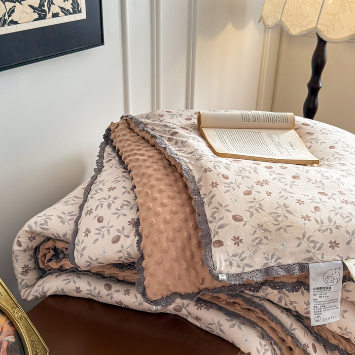 91家纺网 家纺一手货源 找家纺 花满路 2025新款亲肤柔软卡通系列豆豆被子被芯 硕果满园