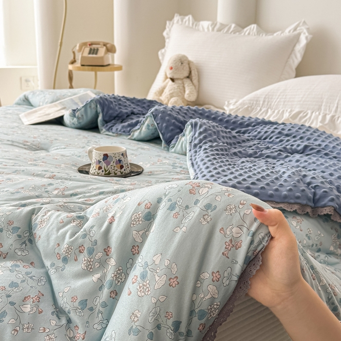 91家纺网 家纺一手货源 找家纺 花满路 2025新款亲肤柔软卡通系列豆豆被子被芯 朝花夕拾