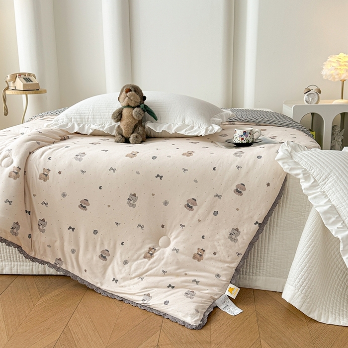 91家纺网 家纺一手货源 找家纺 花满路 2025新款亲肤柔软卡通系列豆豆被子被芯 小熊院长