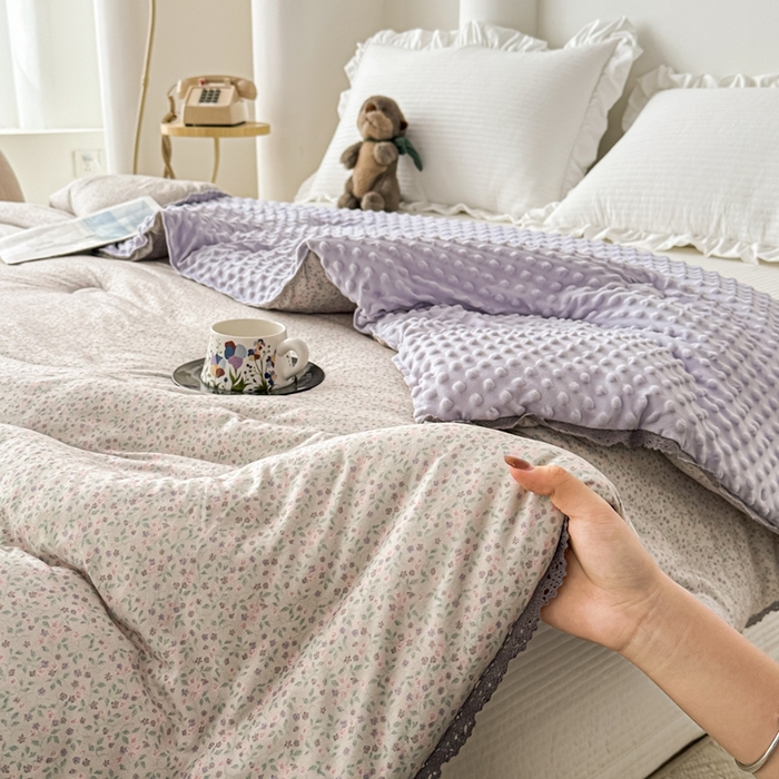 91家纺网 家纺一手货源 找家纺 花满路 2025新款亲肤柔软卡通系列豆豆被子被芯 紫色庄园