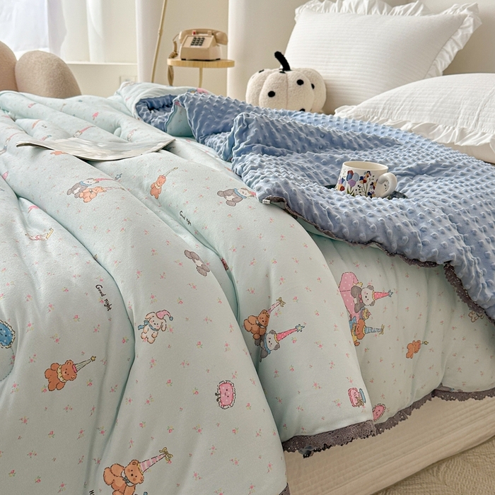 91家纺网 家纺一手货源 找家纺 花满路 2025新款亲肤柔软卡通系列豆豆被子被芯 童话小熊