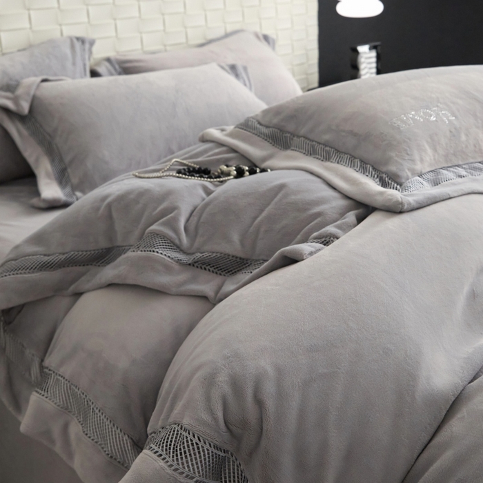 91家纺网 家纺一手货源 找家纺 淼铭家纺 2025新款A类柔肤绒烫钻工艺-奢柔系列 奢柔-轻奢灰