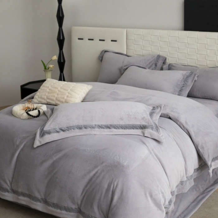 91家纺网 家纺一手货源 找家纺 淼铭家纺 2025新款A类柔肤绒烫钻工艺-奢柔系列 奢柔-轻奢灰