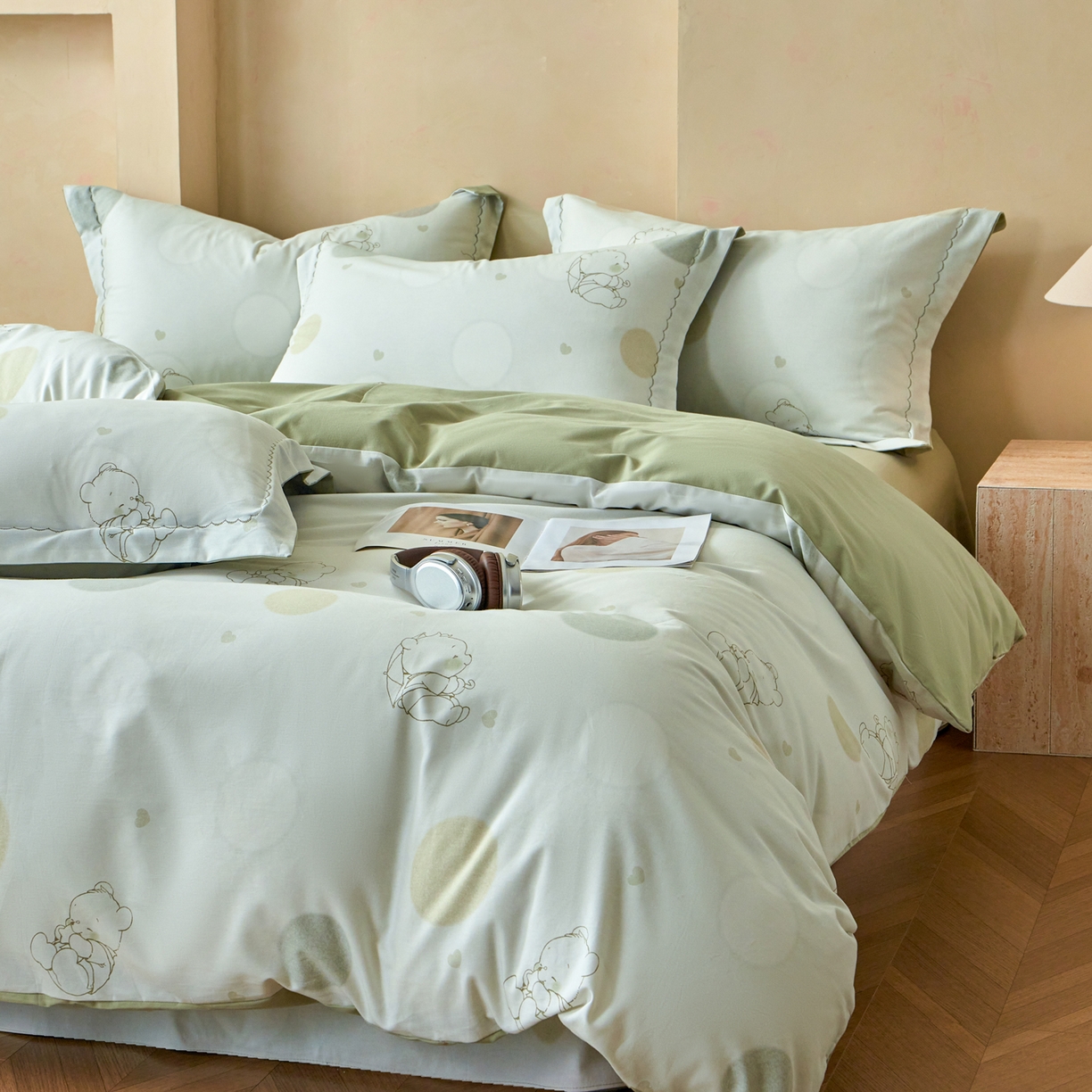 91家纺网 家纺一手货源 找家纺 洺兰家居 2025年新款秋冬加厚全棉磨毛四件套纯棉生态磨毛印花套件 星空小熊-绿