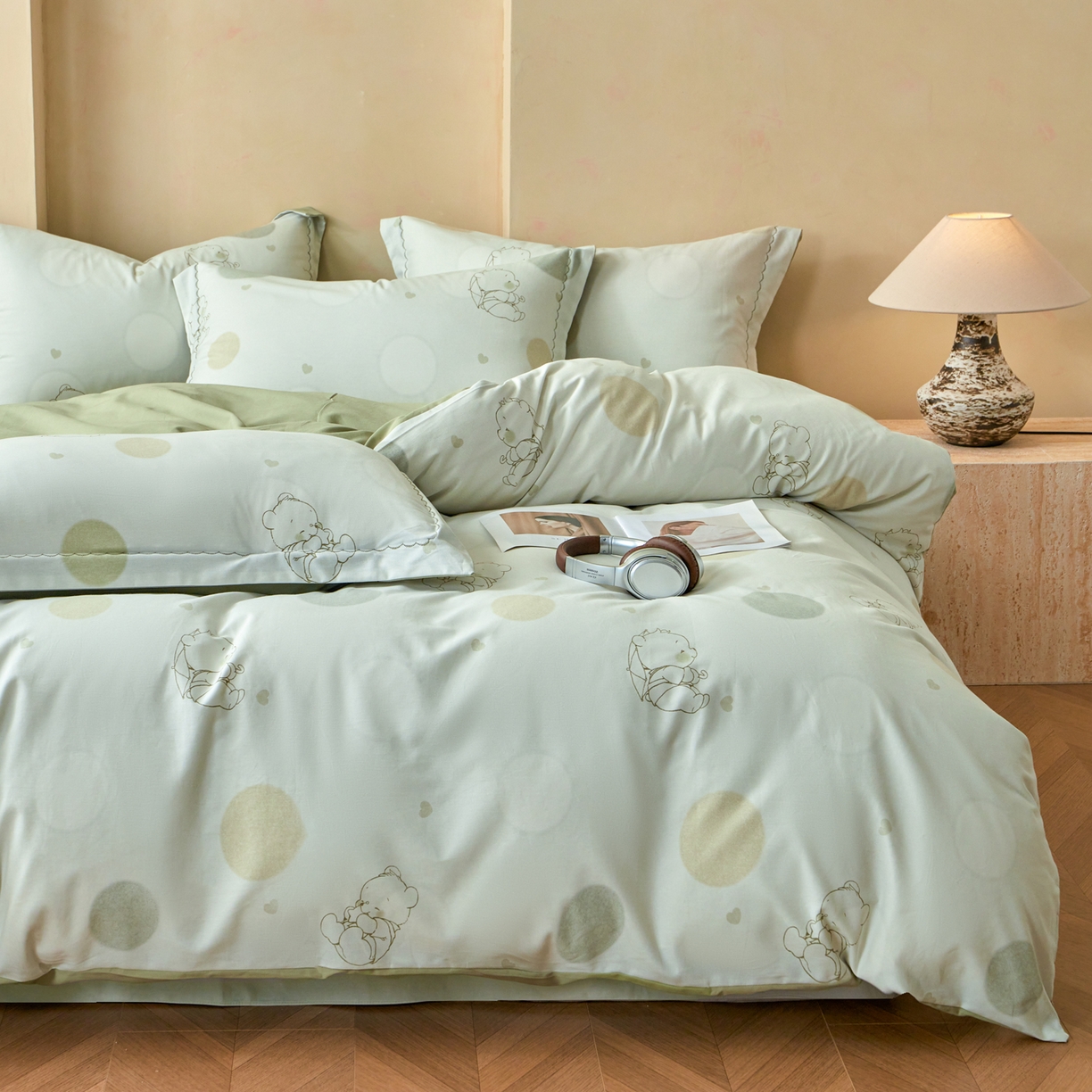 91家纺网 家纺一手货源 找家纺 洺兰家居 2025年新款秋冬加厚全棉磨毛四件套纯棉生态磨毛印花套件 星空小熊-绿