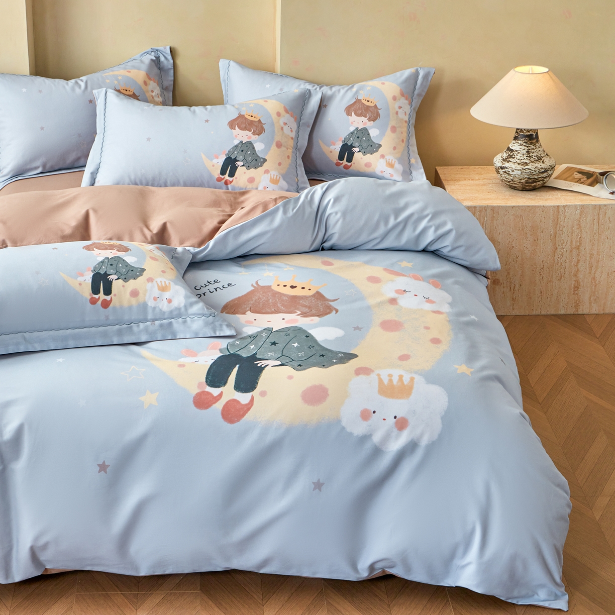 91家纺网 家纺一手货源 找家纺 洺兰家居 2025年新款秋冬加厚全棉磨毛四件套纯棉生态磨毛印花套件 小王子-灰