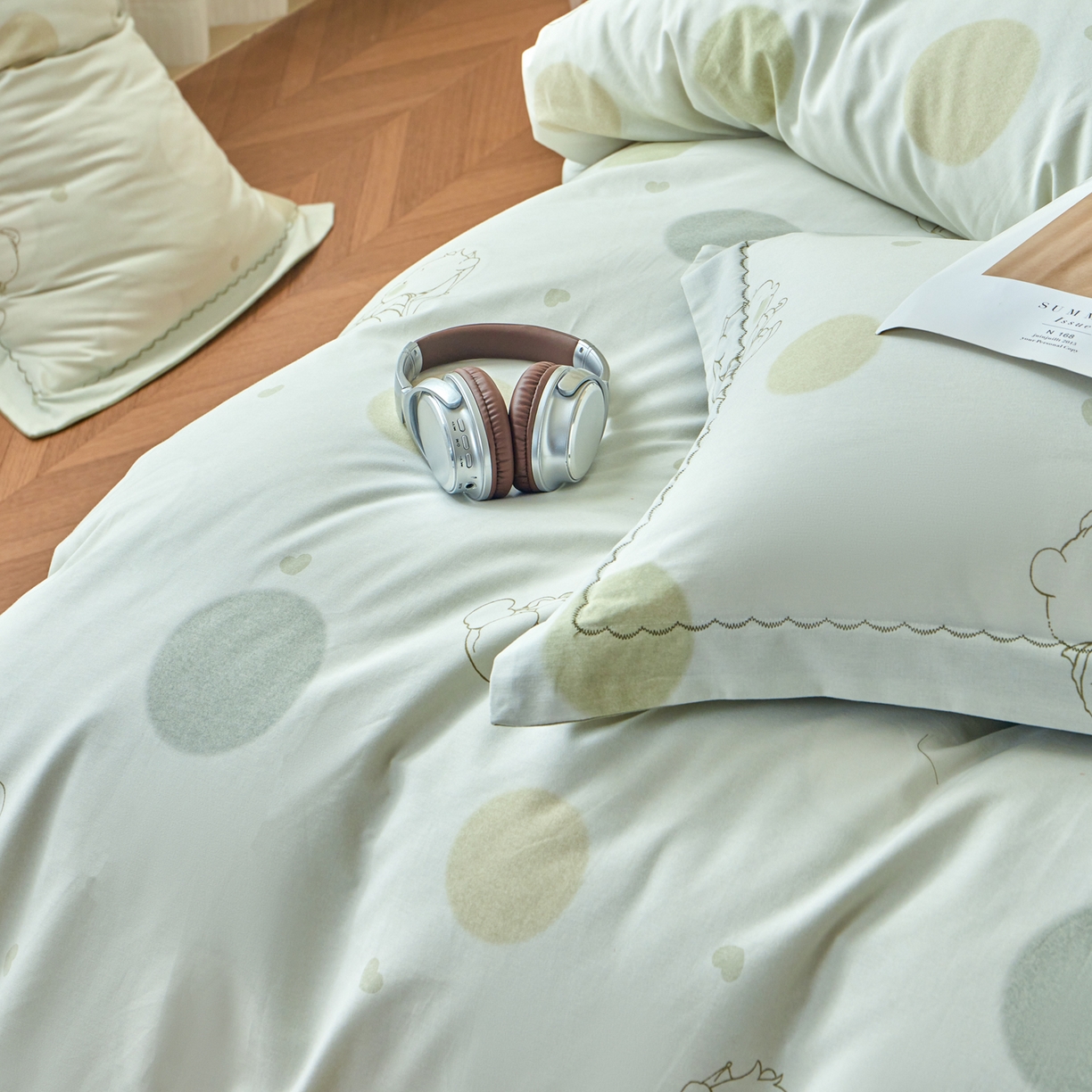 91家纺网 家纺一手货源 找家纺 洺兰家居 2025年新款秋冬加厚全棉磨毛四件套纯棉生态磨毛印花套件 星空小熊-绿