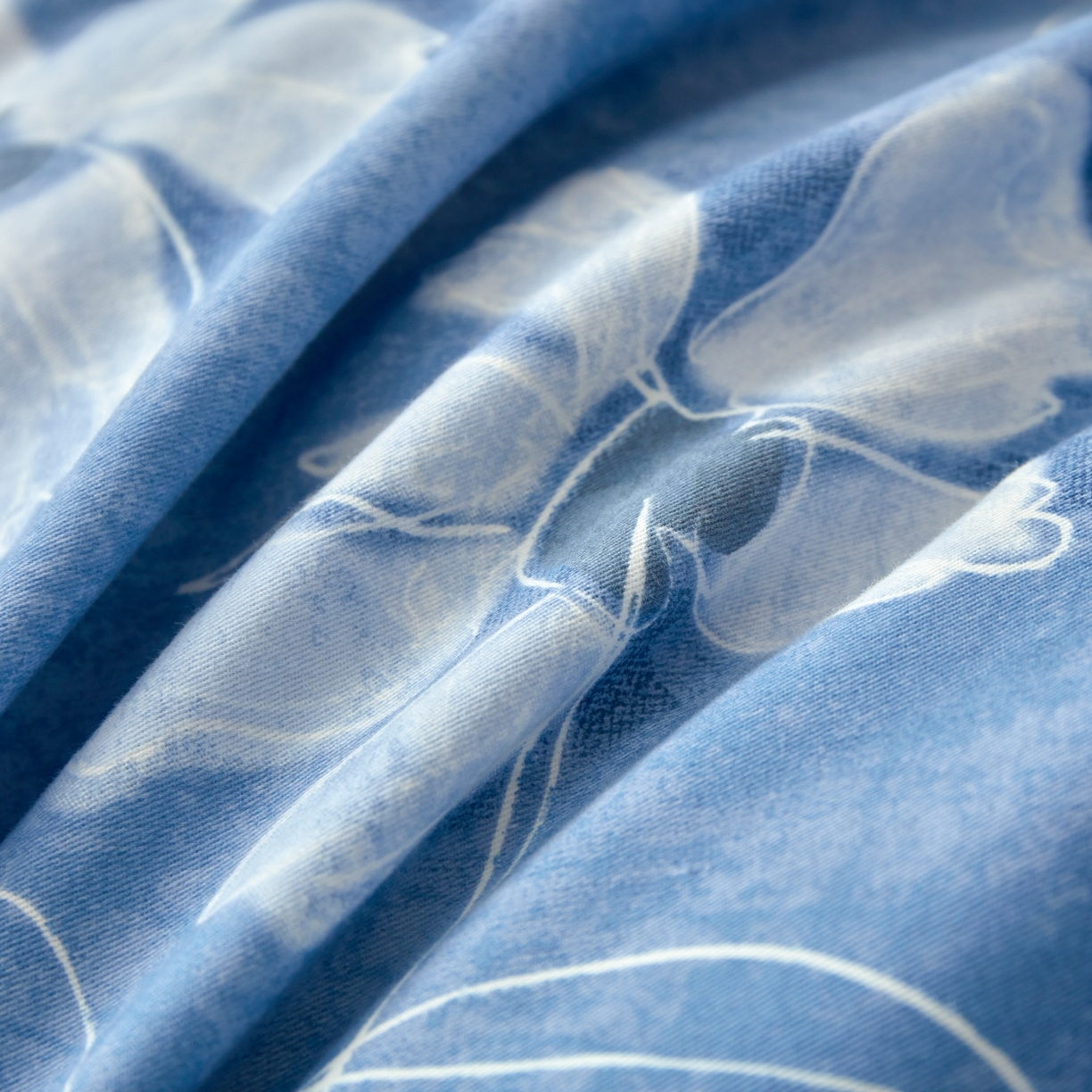 91家纺网 家纺一手货源 找家纺 洺兰家居 2025年新款秋冬加厚全棉磨毛四件套纯棉生态磨毛印花套件 琼芳玉露-蓝