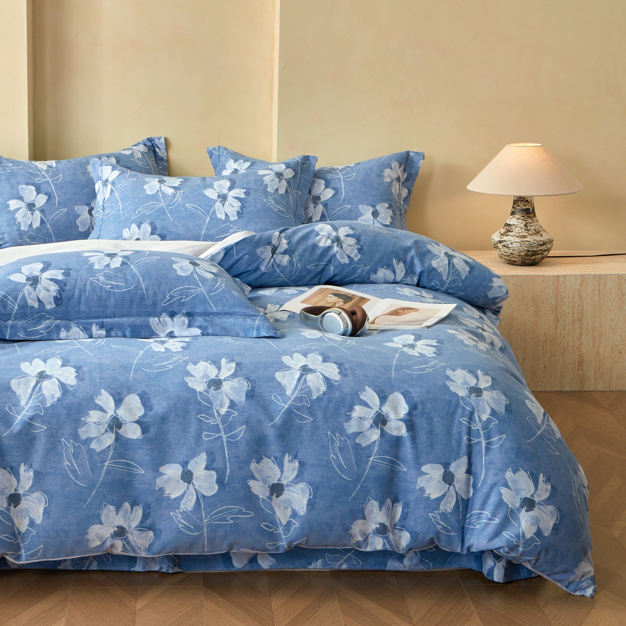 91家纺网 家纺一手货源 找家纺 洺兰家居 2025年新款秋冬加厚全棉磨毛四件套纯棉生态磨毛印花套件 琼芳玉露-蓝