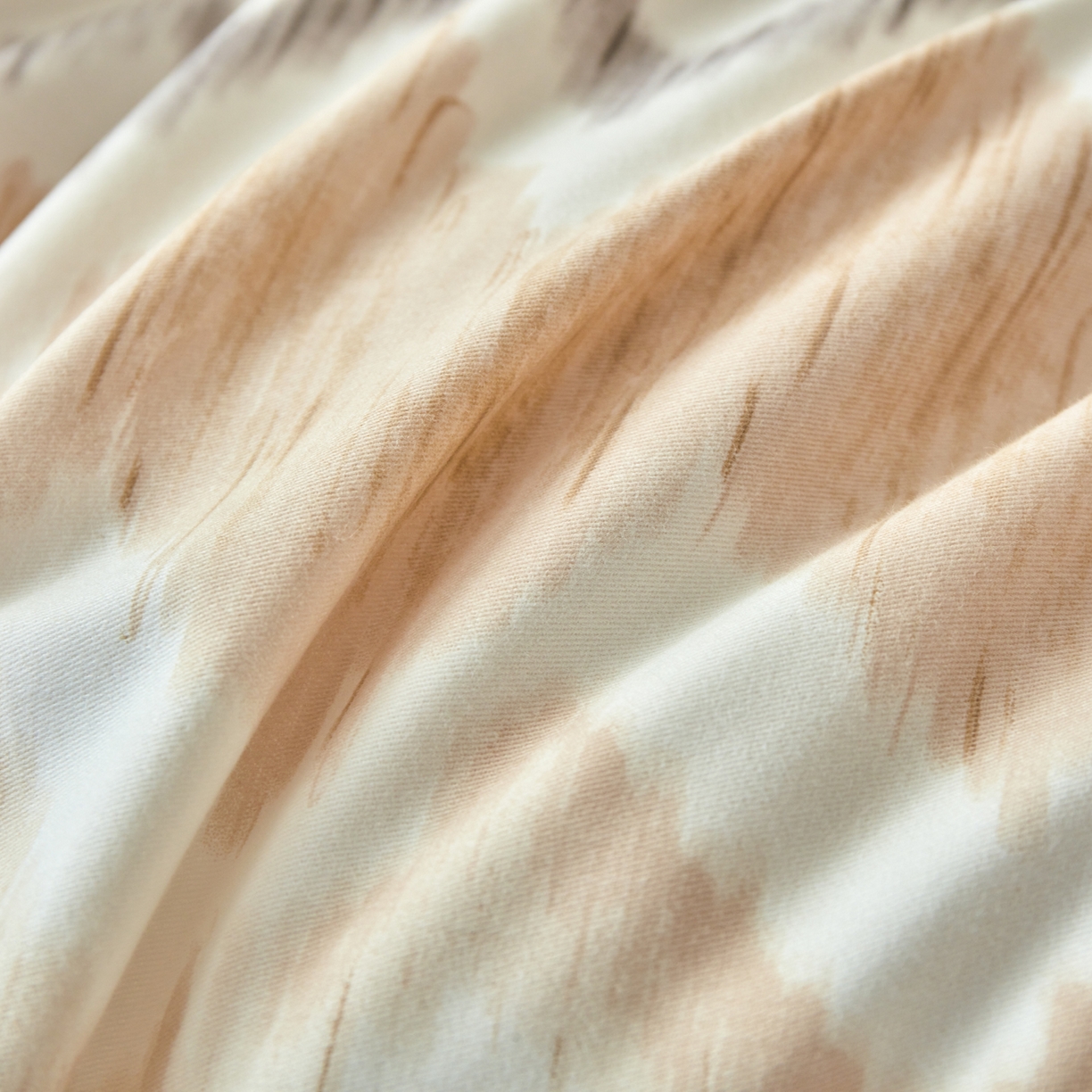 91家纺网 家纺一手货源 找家纺 洺兰家居 2025年新款秋冬加厚全棉磨毛四件套纯棉生态磨毛印花套件 雾岛叙事-卡其