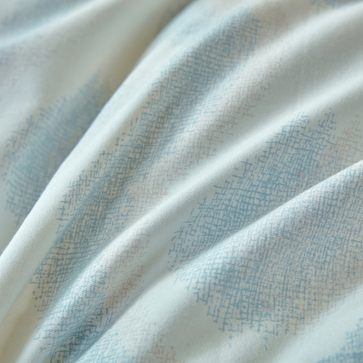 91家纺网 家纺一手货源 找家纺 洺兰家居 2025年新款秋冬加厚全棉磨毛四件套纯棉生态磨毛印花套件 雾里看花-蓝