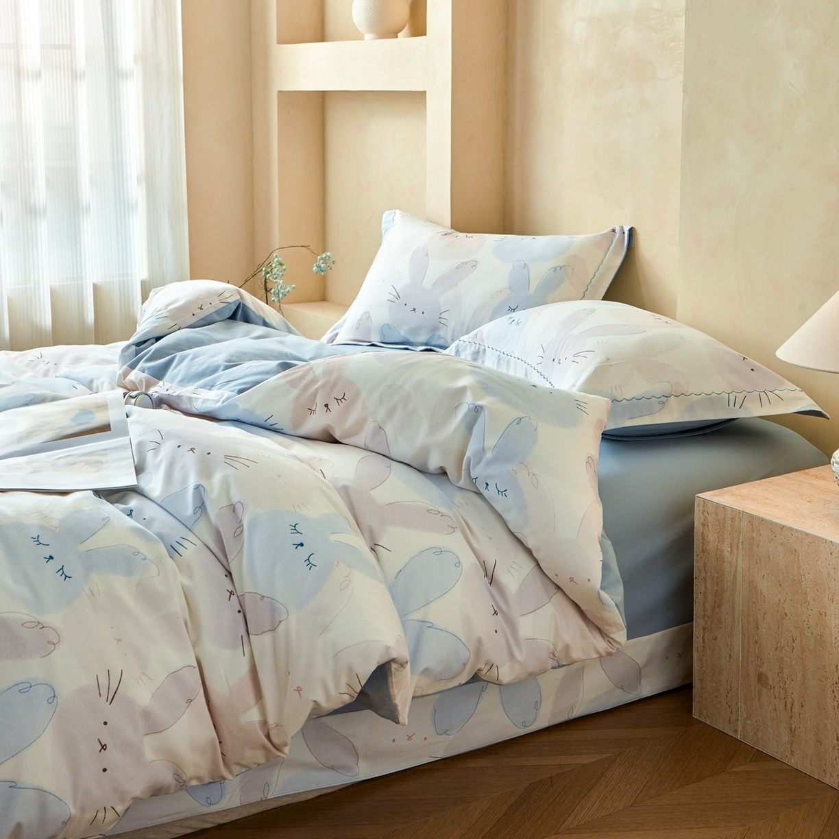 91家纺网 家纺一手货源 找家纺 洺兰家居 2025年新款秋冬加厚全棉磨毛四件套纯棉生态磨毛印花套件 萌萌兔-粉