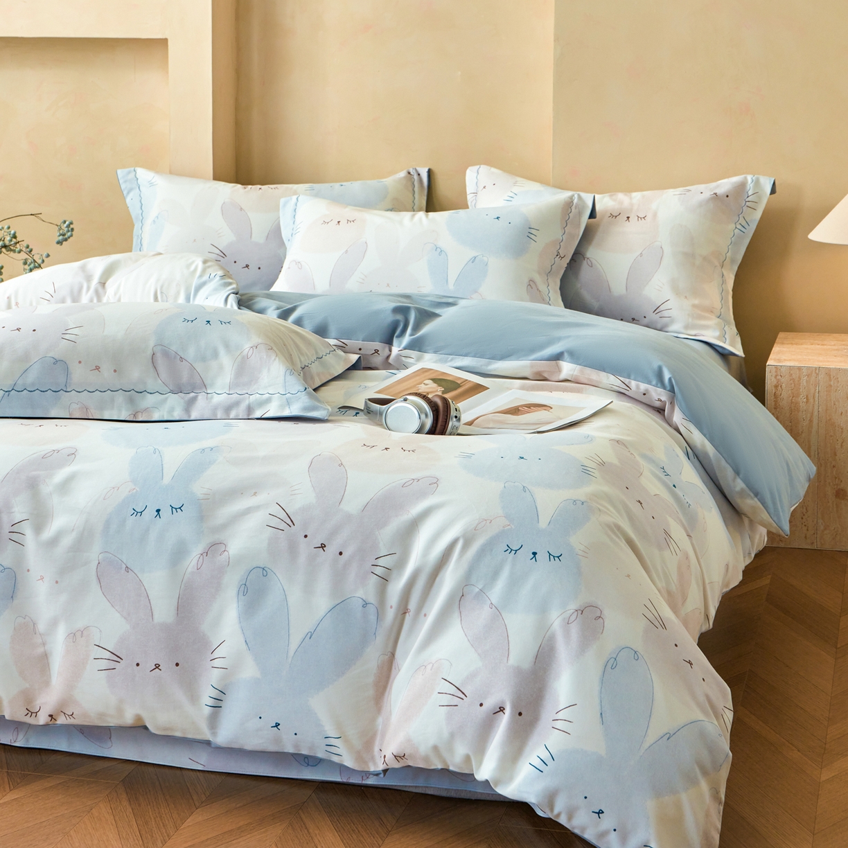 91家纺网 家纺一手货源 找家纺 洺兰家居 2025年新款秋冬加厚全棉磨毛四件套纯棉生态磨毛印花套件 萌萌兔-粉