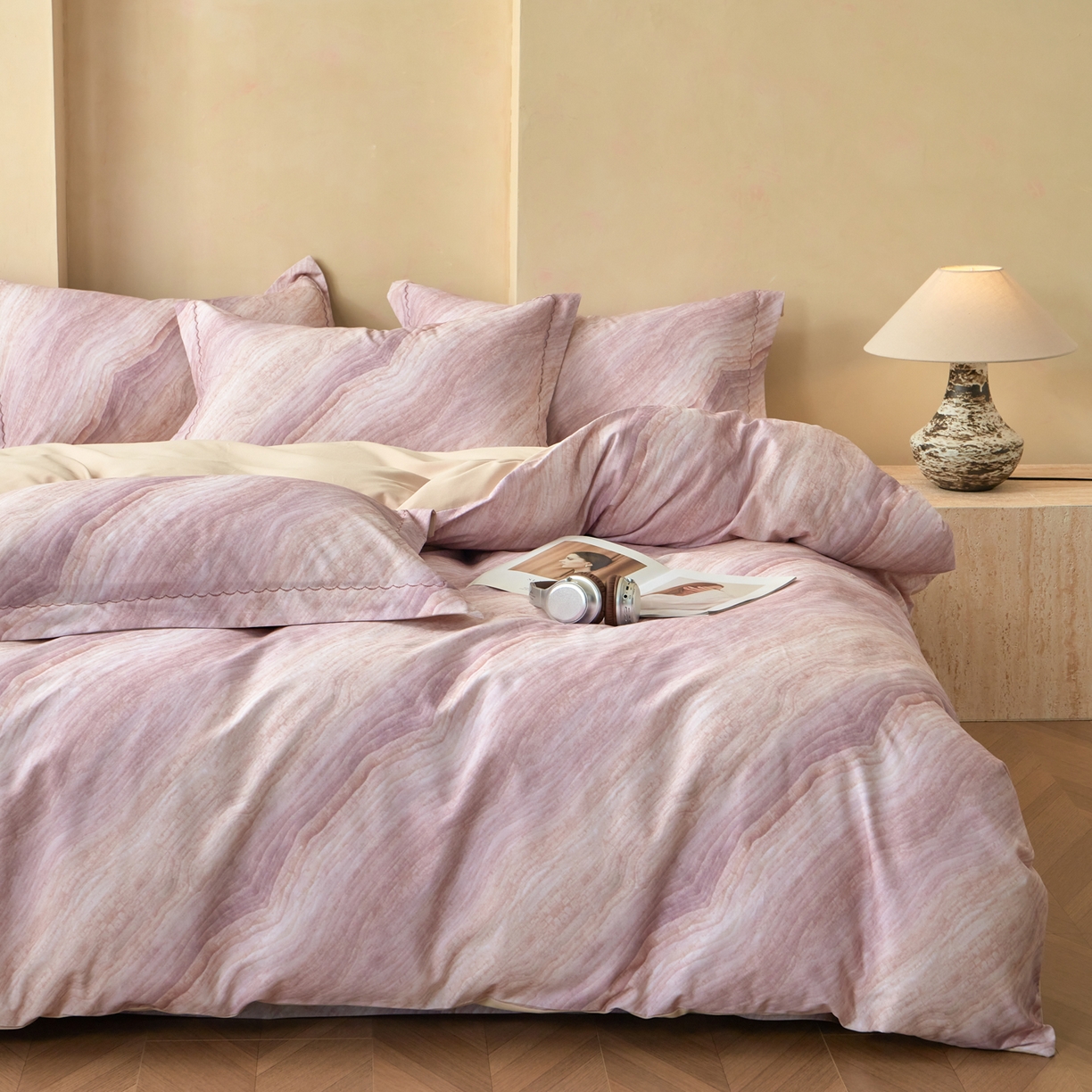 91家纺网 家纺一手货源 找家纺 洺兰家居 2025年新款秋冬加厚全棉磨毛四件套纯棉生态磨毛印花套件 烟云-豆沙