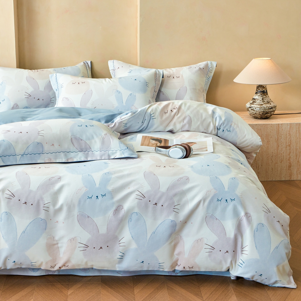 91家纺网 家纺一手货源 找家纺 洺兰家居 2025年新款秋冬加厚全棉磨毛四件套纯棉生态磨毛印花套件 萌萌兔-粉