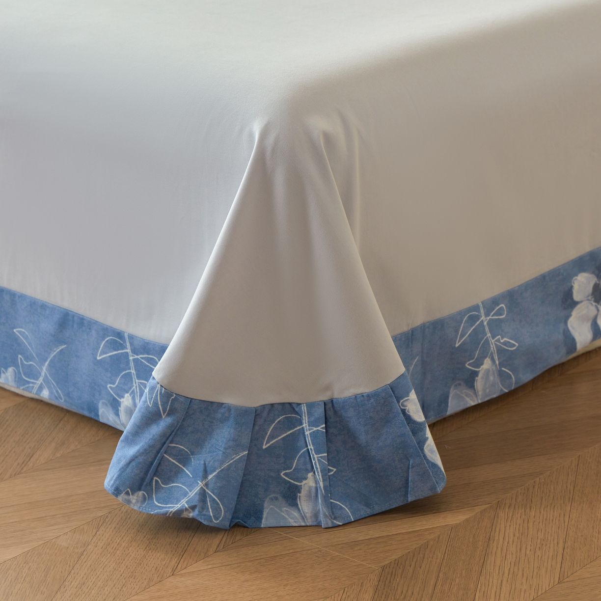 91家纺网 家纺一手货源 找家纺 洺兰家居 2025年新款秋冬加厚全棉磨毛四件套纯棉生态磨毛印花套件 琼芳玉露-蓝