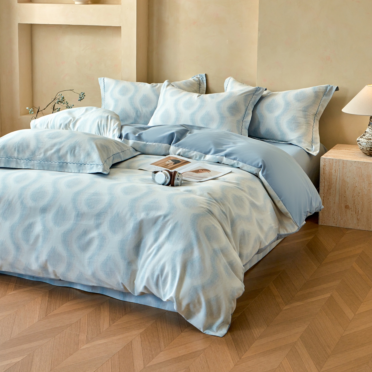 91家纺网 家纺一手货源 找家纺 洺兰家居 2025年新款秋冬加厚全棉磨毛四件套纯棉生态磨毛印花套件 雾里看花-蓝