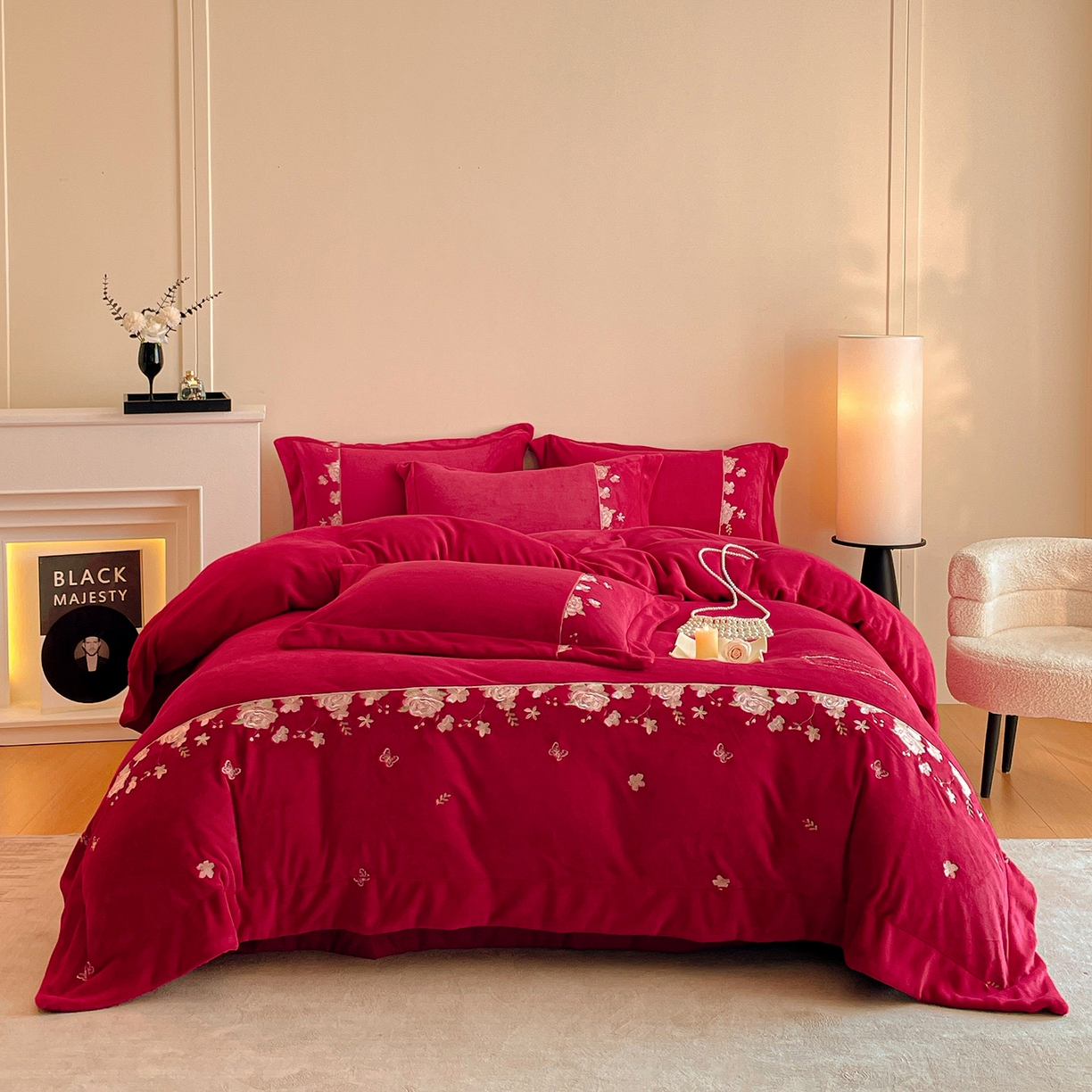 91家纺网 家纺一手货源 找家纺 （总）控价 新方向 2025新款全消光A类刺绣牛奶绒四件套-婚庆红色系列