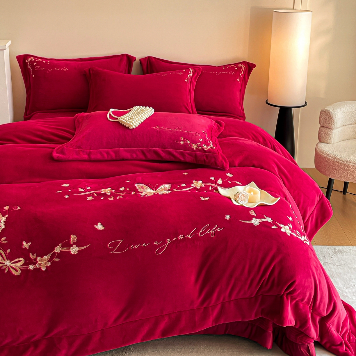 91家纺网 家纺一手货源 找家纺 （总）控价 新方向 2025新款全消光A类刺绣牛奶绒四件套-婚庆红色系列