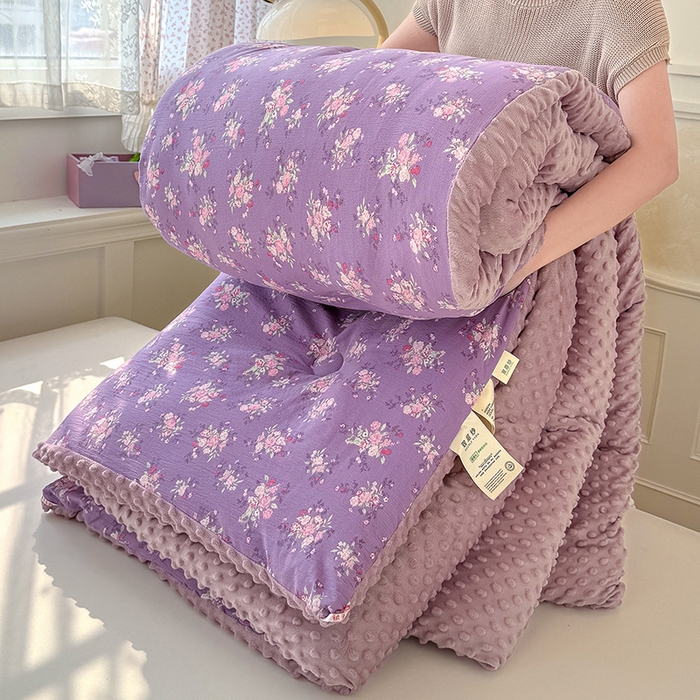 91家纺网 家纺一手货源 找家纺 好梦来家纺（原锦茂家纺） 2025新款水洗高克重双层纱豆豆被子加厚保暖被芯春秋被冬被 蔷薇之恋-紫