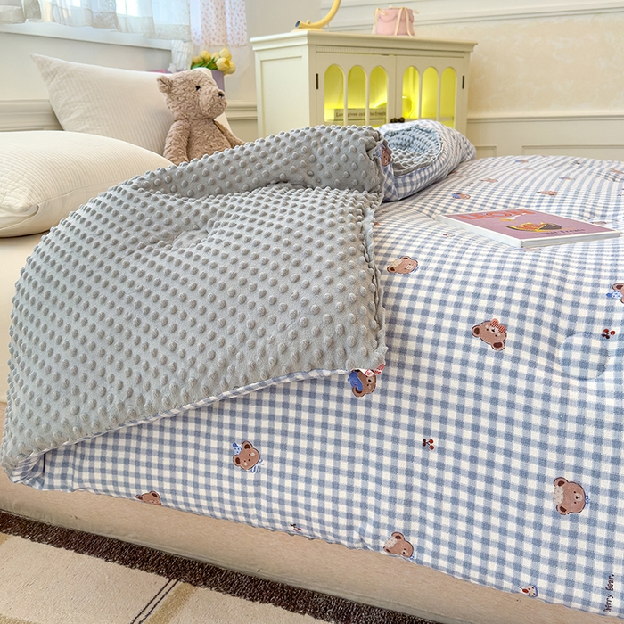 91家纺网 家纺一手货源 找家纺 好梦来家纺（原锦茂家纺） 2025新款水洗高克重双层纱豆豆被子加厚保暖被芯春秋被冬被 格子熊