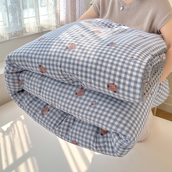 91家纺网 家纺一手货源 找家纺 好梦来家纺（原锦茂家纺） 2025新款水洗高克重双层纱豆豆被子加厚保暖被芯春秋被冬被 格子熊