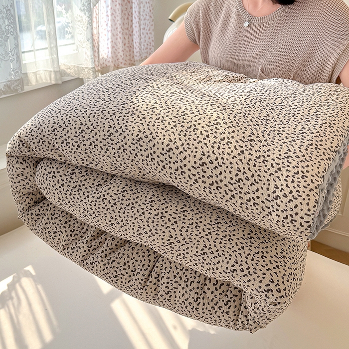 91家纺网 家纺一手货源 找家纺 好梦来家纺（原锦茂家纺） 2025新款水洗高克重双层纱豆豆被子加厚保暖被芯春秋被冬被 灰豹纹