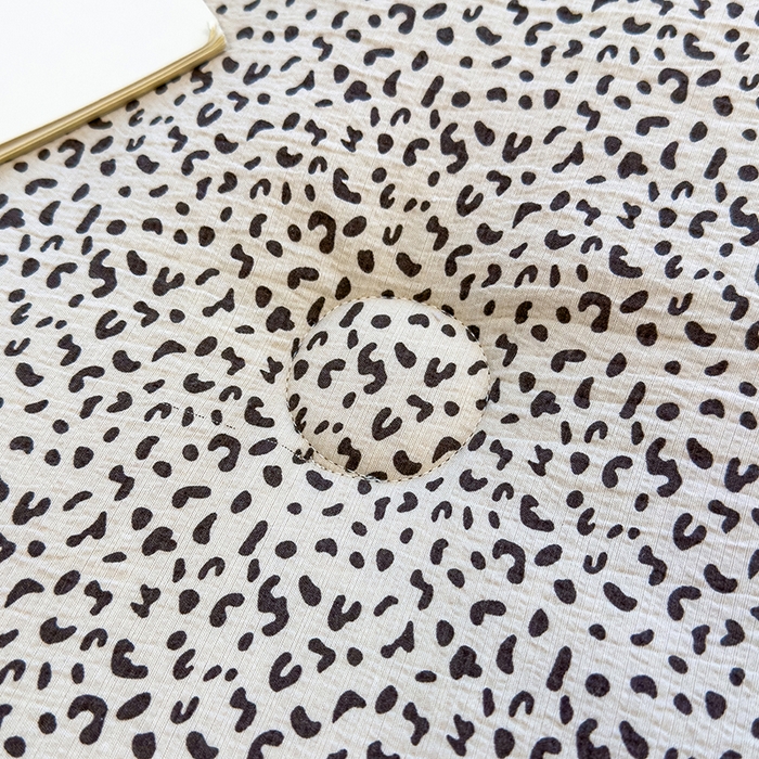 91家纺网 家纺一手货源 找家纺 好梦来家纺（原锦茂家纺） 2025新款水洗高克重双层纱豆豆被子加厚保暖被芯春秋被冬被 灰豹纹