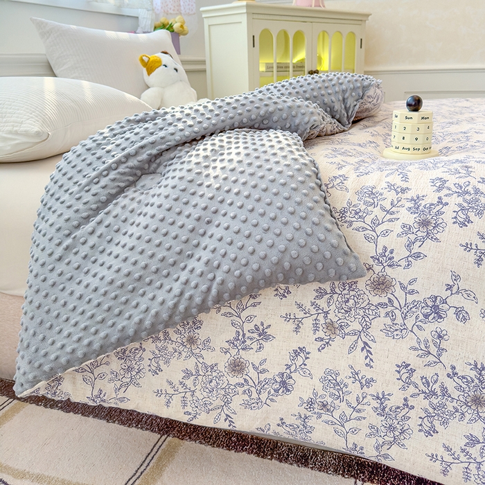 91家纺网 家纺一手货源 找家纺 好梦来家纺（原锦茂家纺） 2025新款水洗高克重双层纱豆豆被子加厚保暖被芯春秋被冬被 秘境