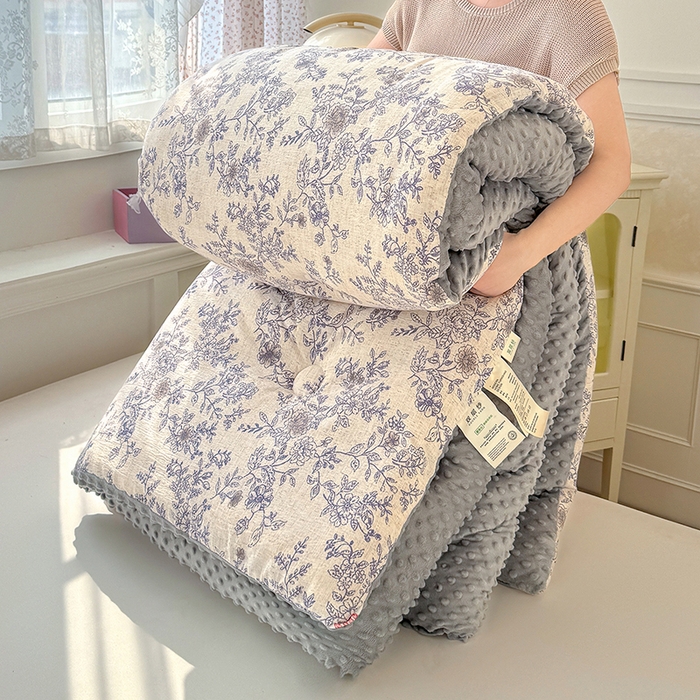 91家纺网 家纺一手货源 找家纺 好梦来家纺（原锦茂家纺） 2025新款水洗高克重双层纱豆豆被子加厚保暖被芯春秋被冬被 秘境