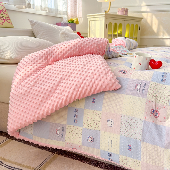 91家纺网 家纺一手货源 找家纺 好梦来家纺（原锦茂家纺） 2025新款水洗高克重双层纱豆豆被子加厚保暖被芯春秋被冬被 奇幻之旅