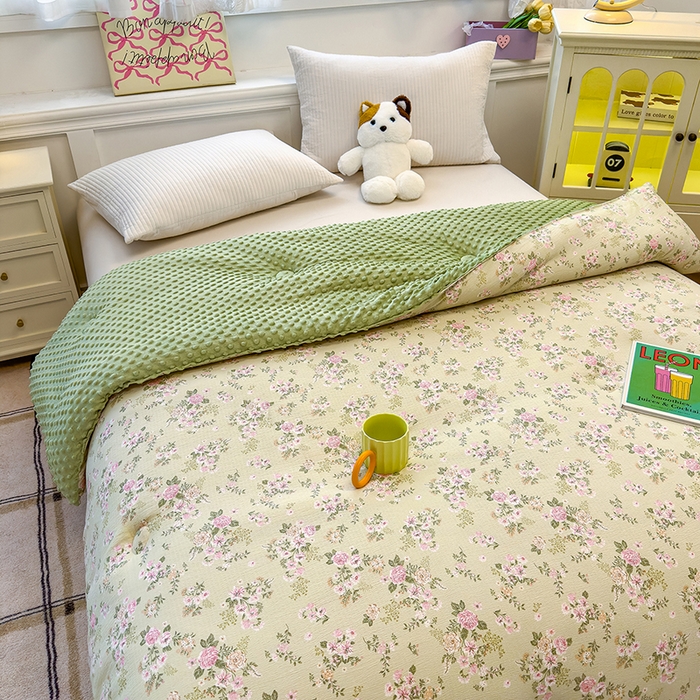 91家纺网 家纺一手货源 找家纺 好梦来家纺（原锦茂家纺） 2025新款水洗高克重双层纱豆豆被子加厚保暖被芯春秋被冬被 蔷薇之恋-绿