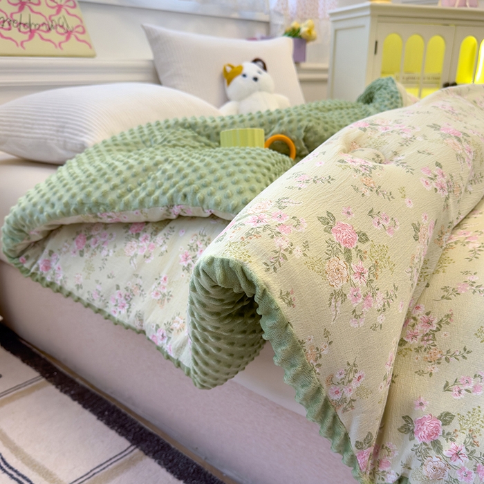 91家纺网 家纺一手货源 找家纺 好梦来家纺（原锦茂家纺） 2025新款水洗高克重双层纱豆豆被子加厚保暖被芯春秋被冬被 蔷薇之恋-绿